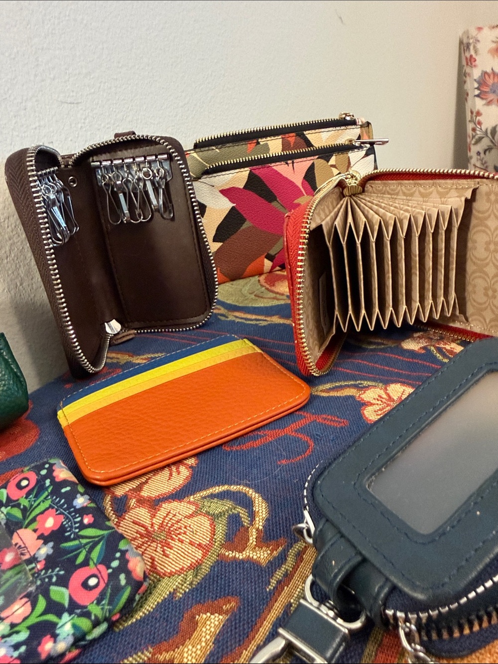 Multi-Color Leather Card Wallet and Key Pouch Set - Picture 3 of 4